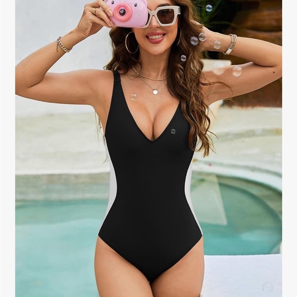 Chic Black and White Women's One-Piece Swimsuit - Picture 6 of 9